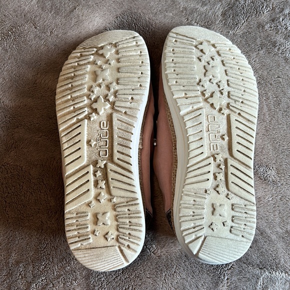 Hey Dude shoes - Picture 4 of 4